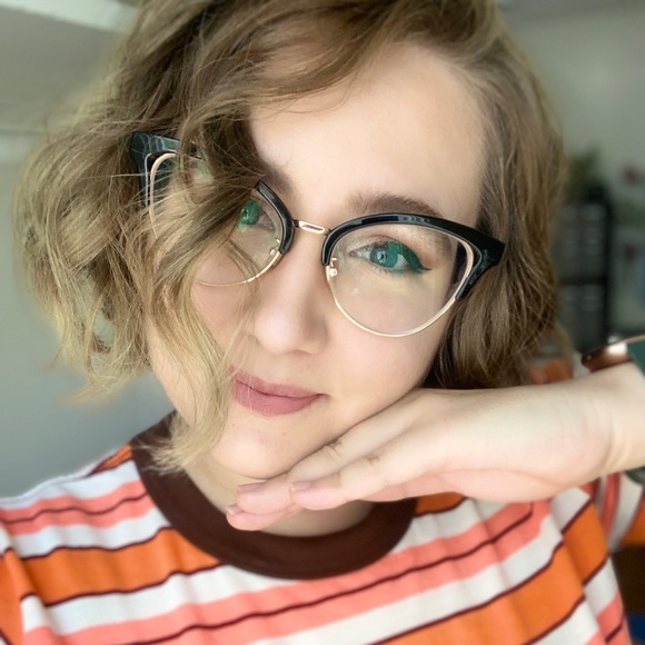 Meet your Posher, Bethany - Picture 2 of 2